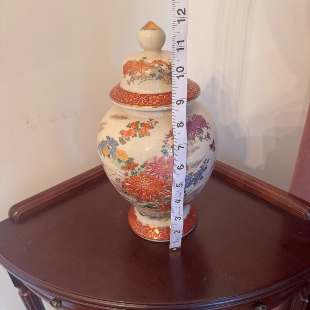 Vintage Japanese Porcelain Crackle Glaze Ginger Jar with Lid - Picture 11 of 12